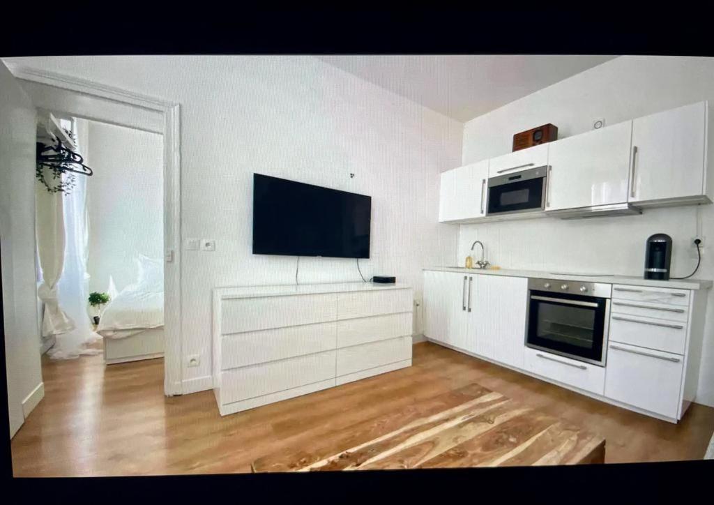 Cute One Bedroom In Le Marais Париж Экстерьер фото