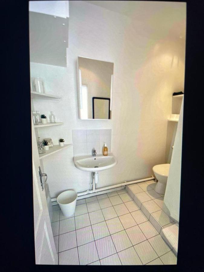 Cute One Bedroom In Le Marais Париж Экстерьер фото