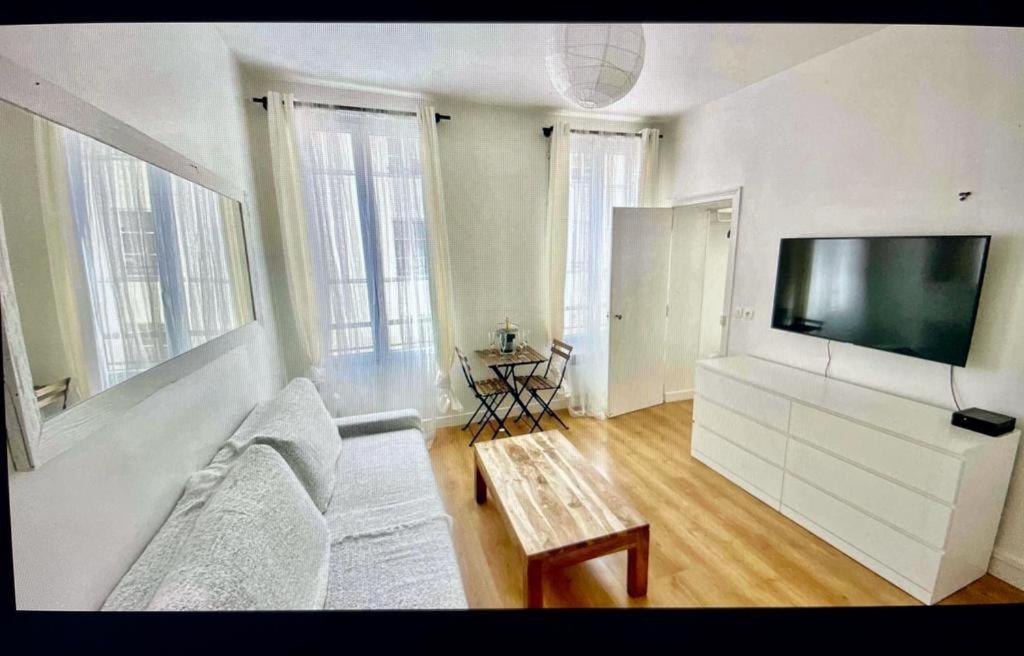Cute One Bedroom In Le Marais Париж Экстерьер фото