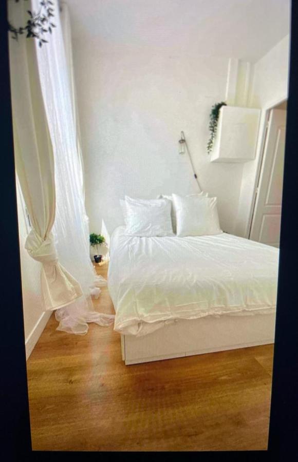 Cute One Bedroom In Le Marais Париж Экстерьер фото
